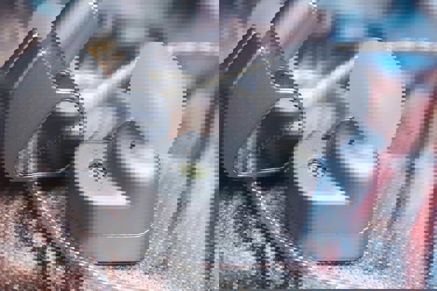 2882313