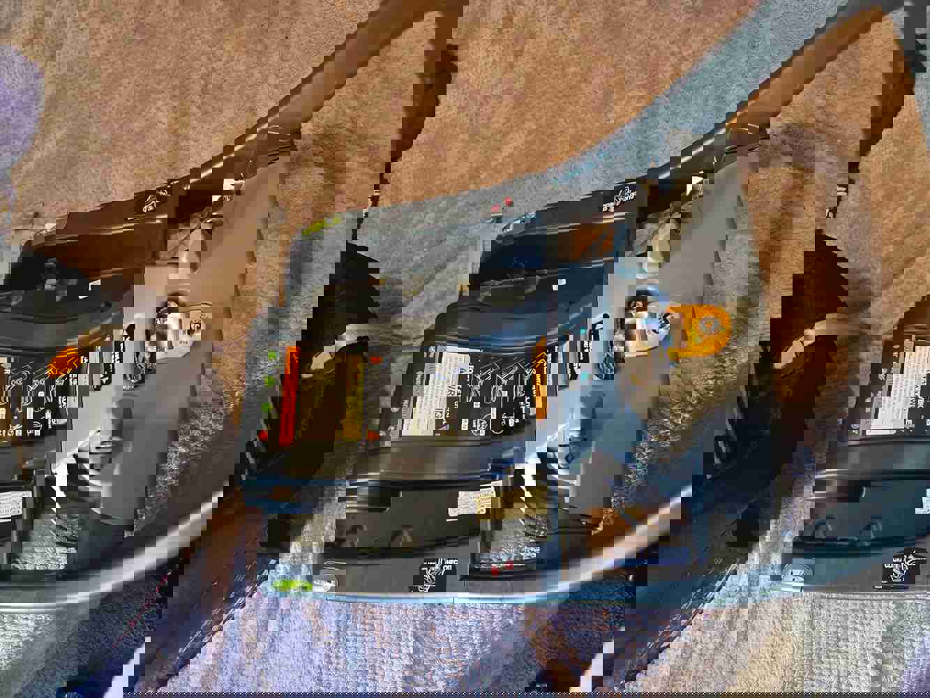 2883100