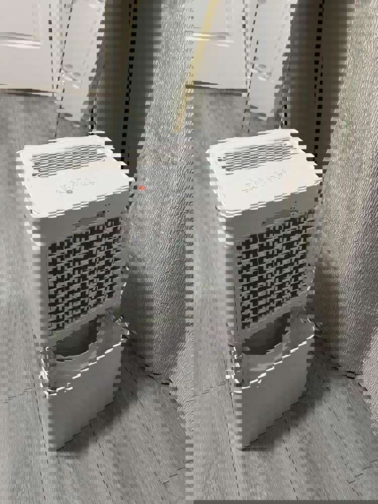 2883680