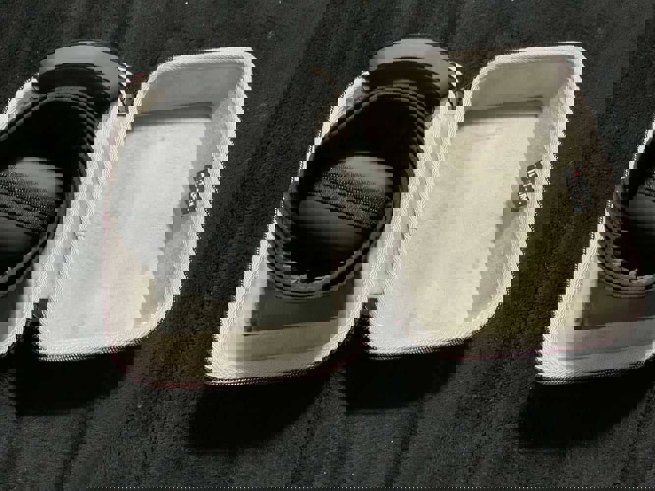 2884402