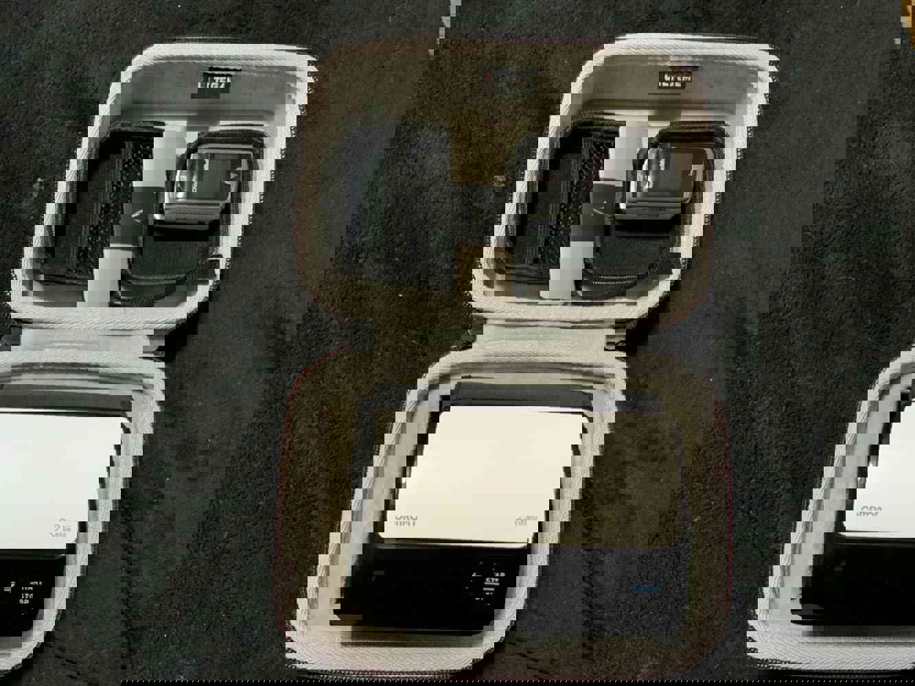 2884403