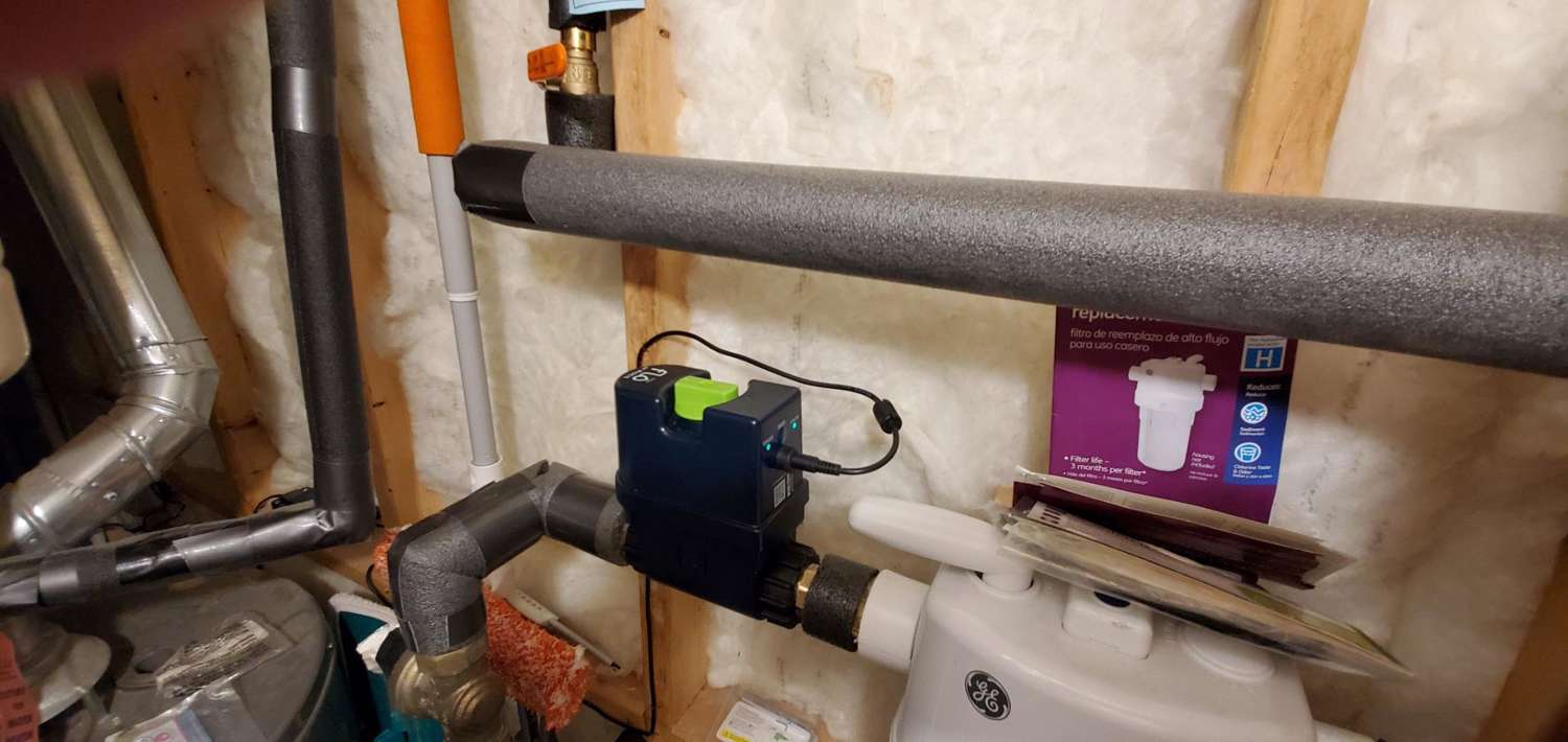 Moen Flo Smart Water Monitor and Automatic Shutoff Sensor, Wi-Fi Connected Water Leak Detector for 1-Inch Diameter Pipe, 900-006