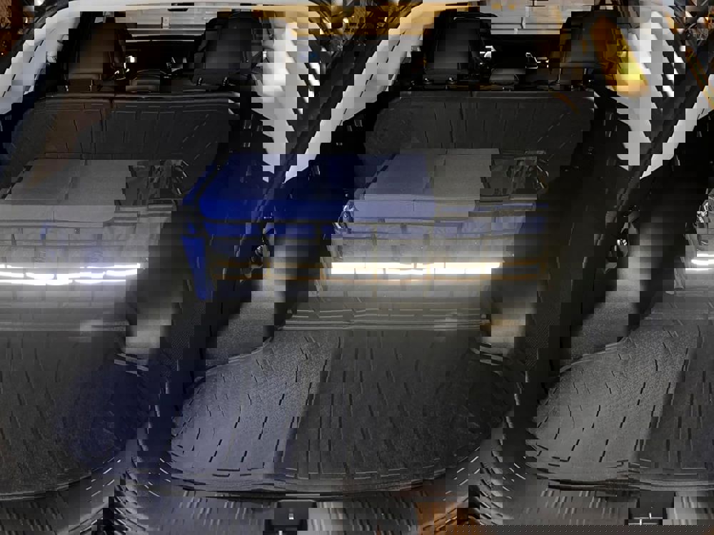 367136