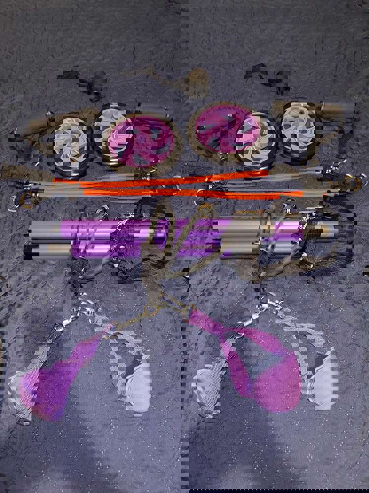 368405