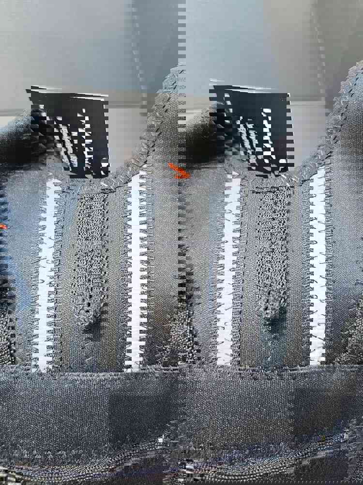 369390