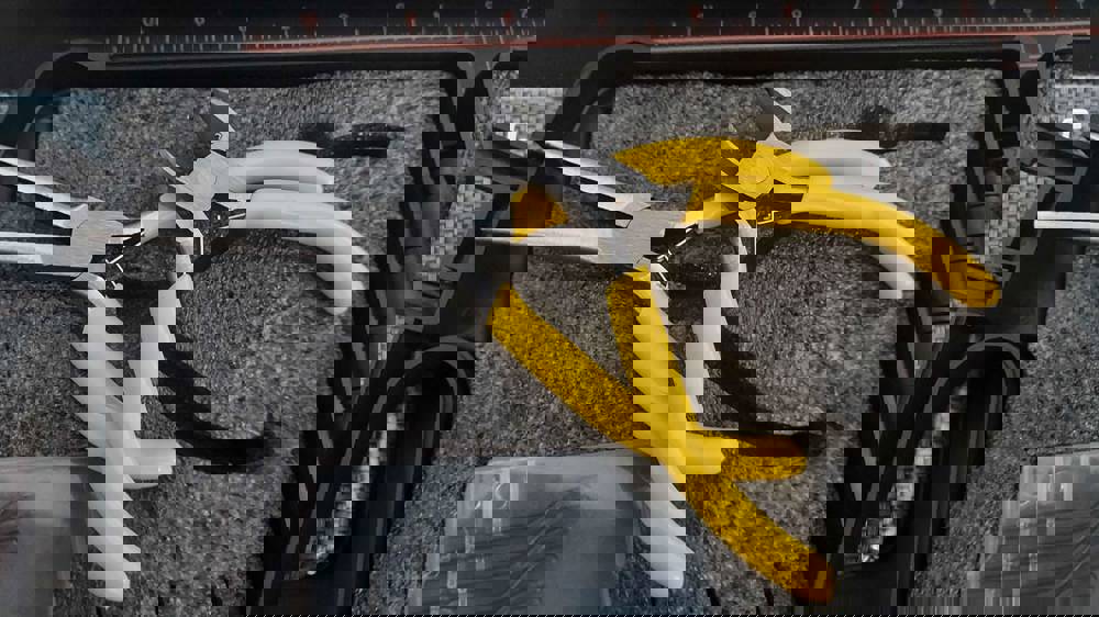372233