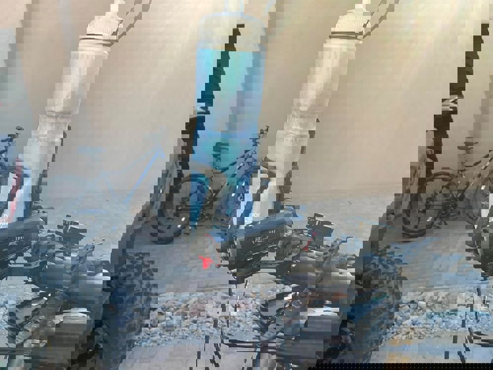 405588