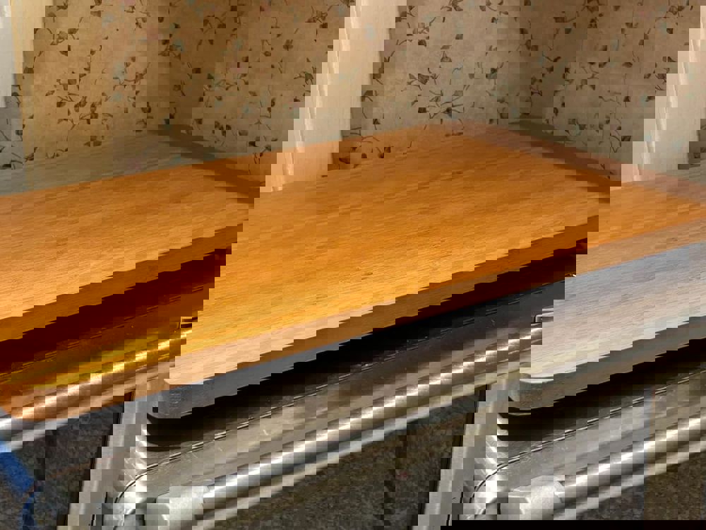 405557