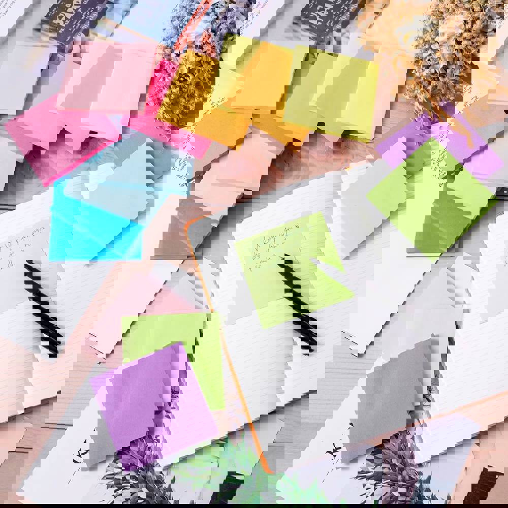 405599