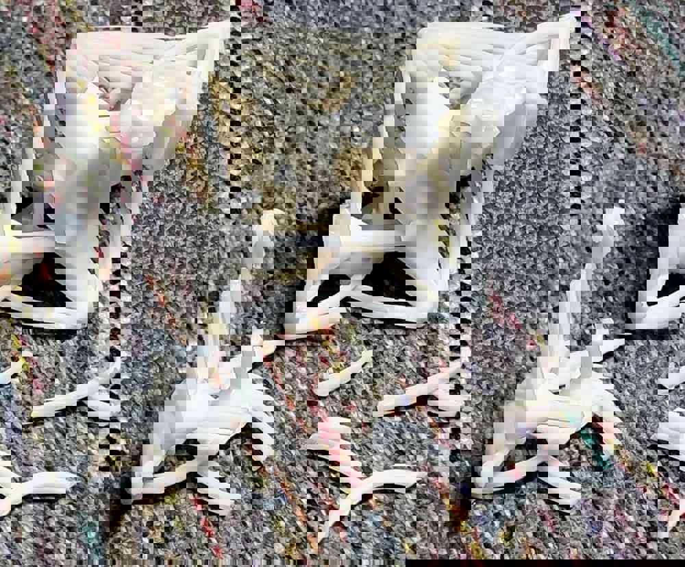 427043