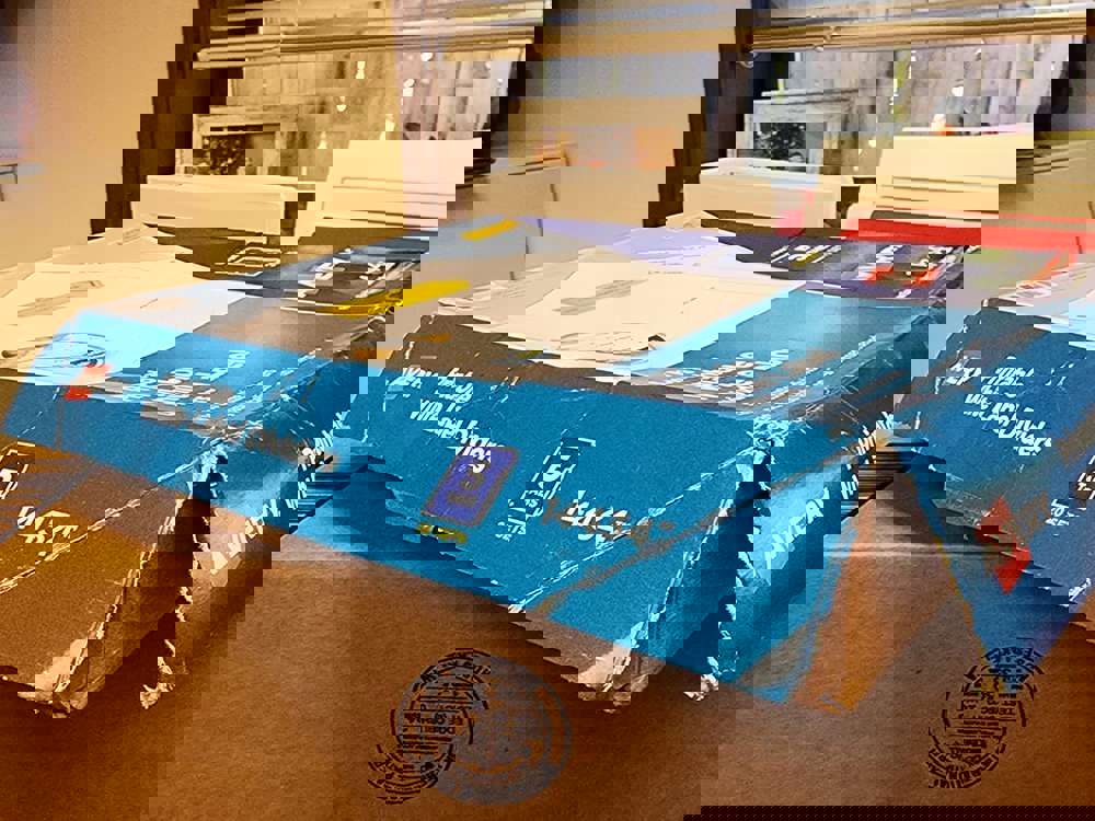 428527