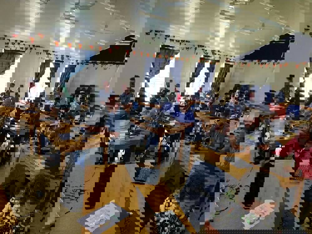 473484
