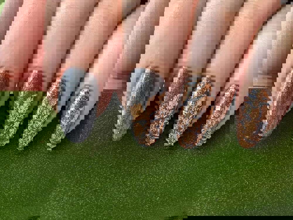 555403