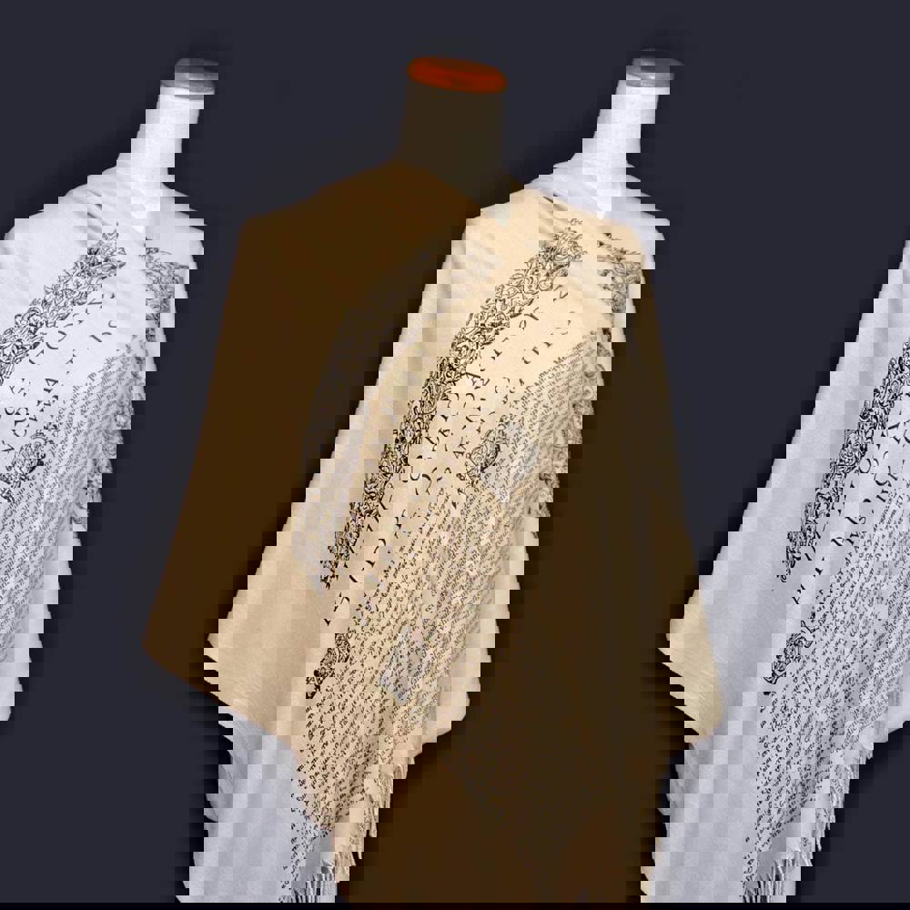 573900