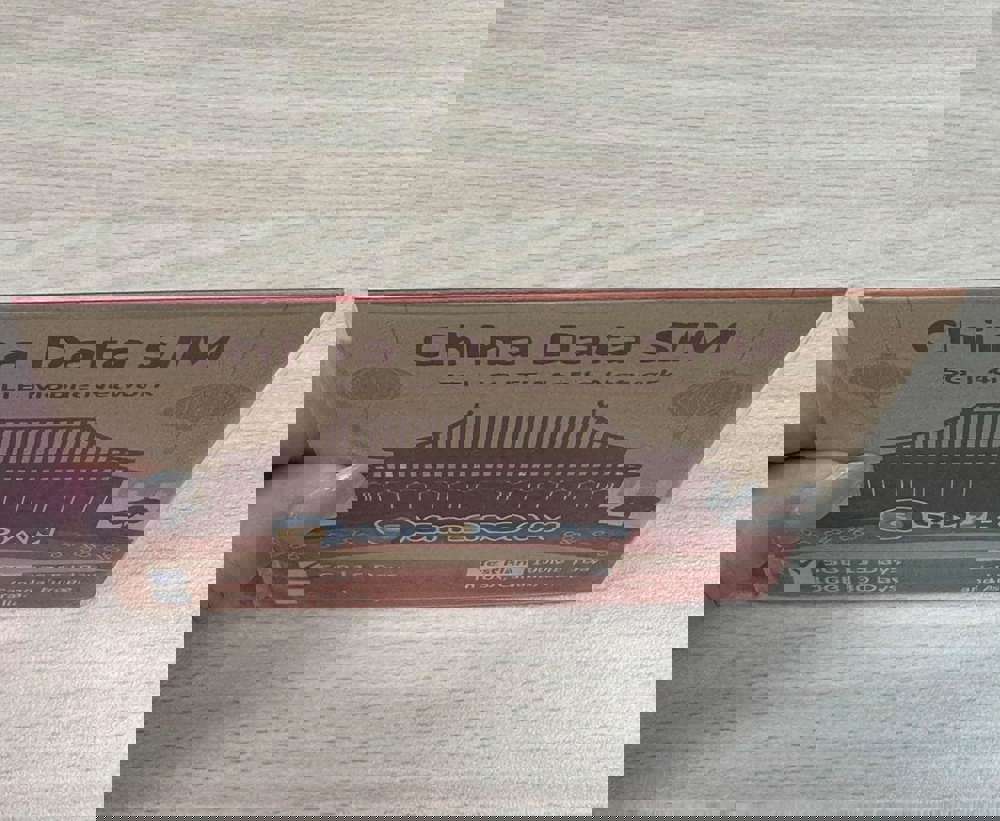 563047