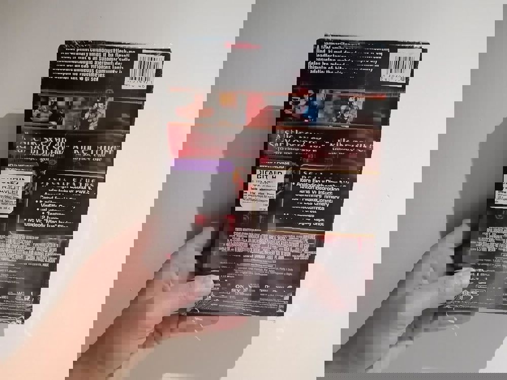 573702
