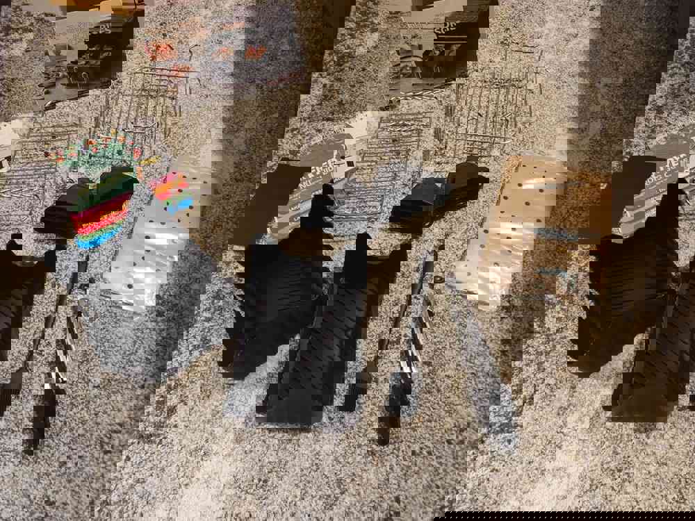 566732
