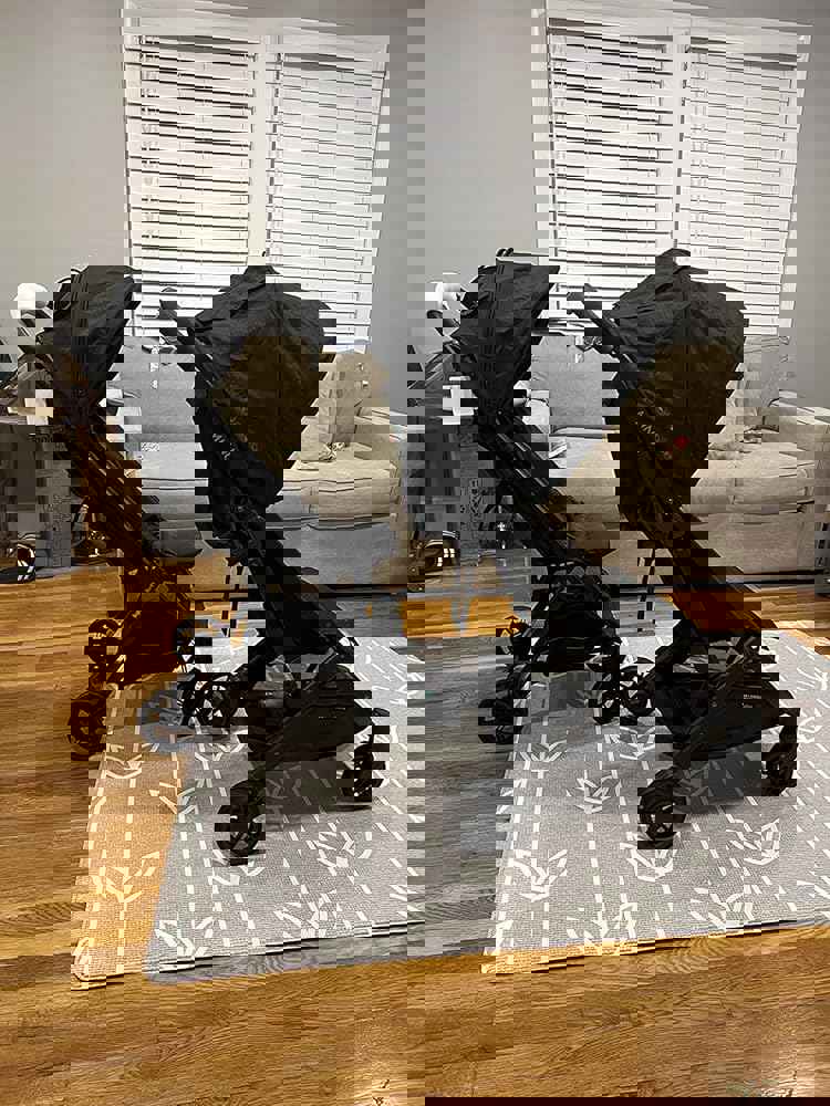 573903