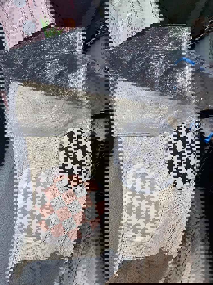 566745