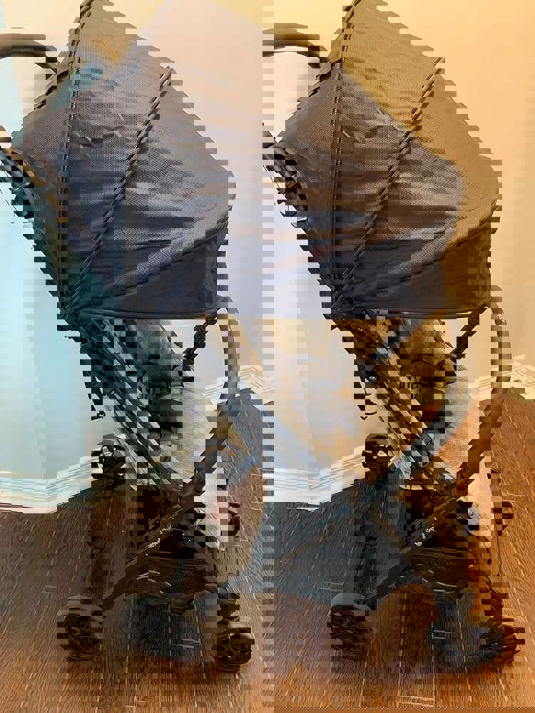 573912