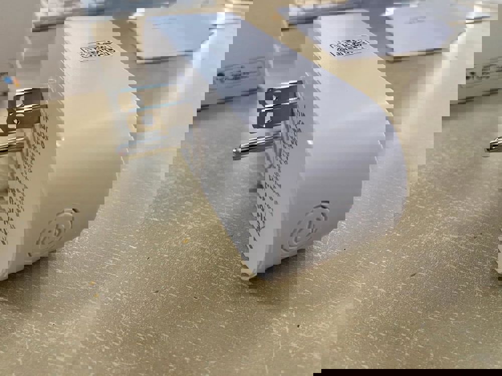 563146