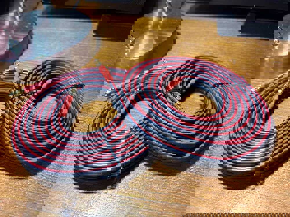 566369