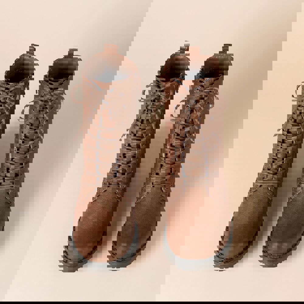 573818