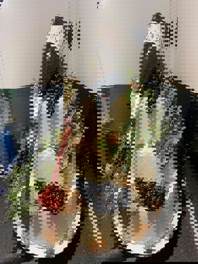 573889