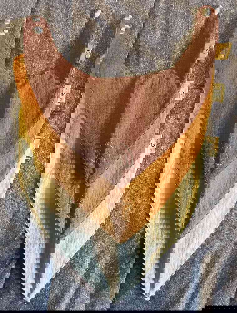 573883