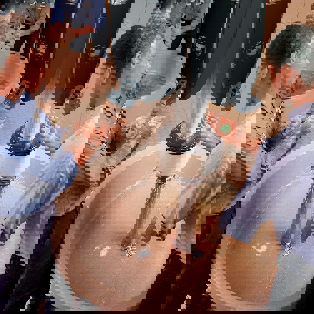 566841
