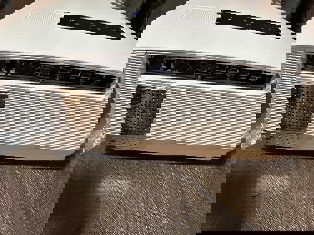 573570