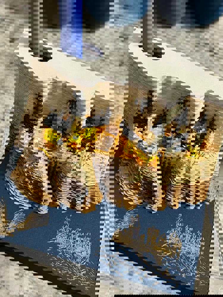 573649
