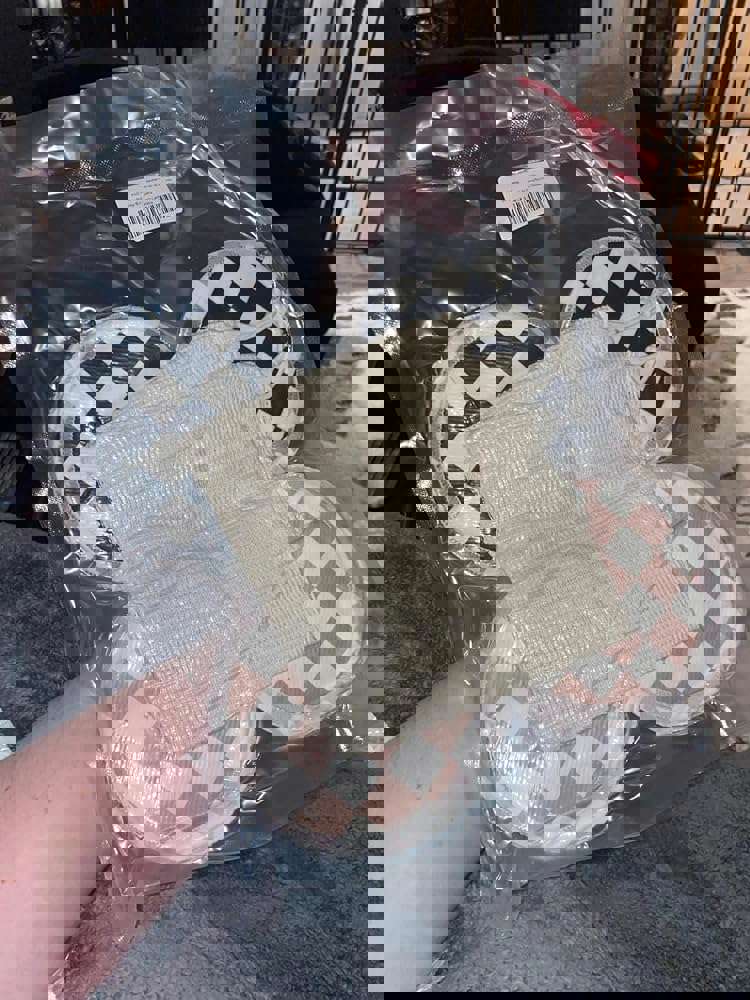 566742