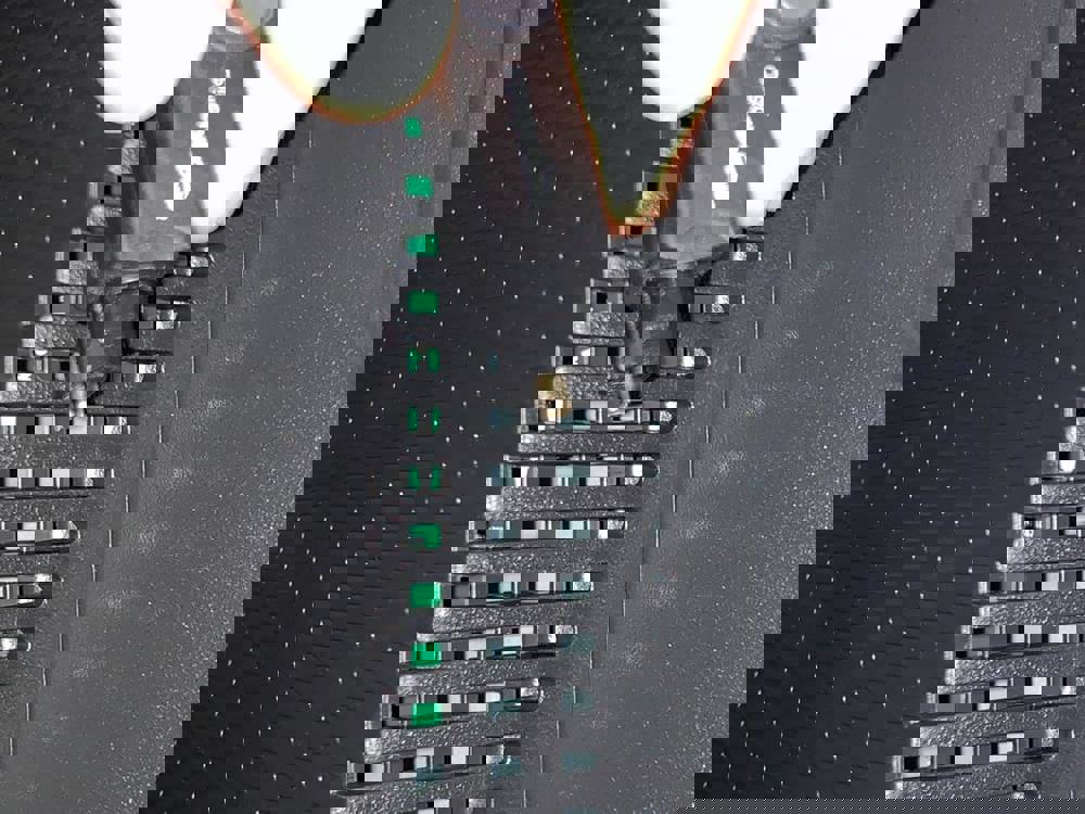 566878