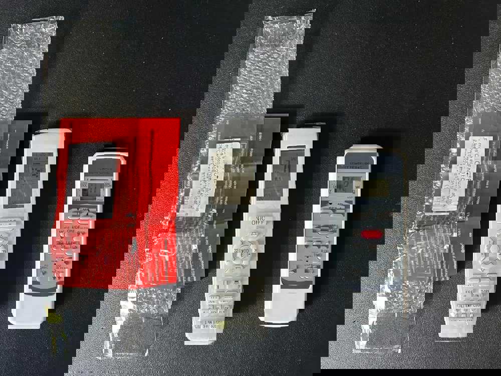 573557