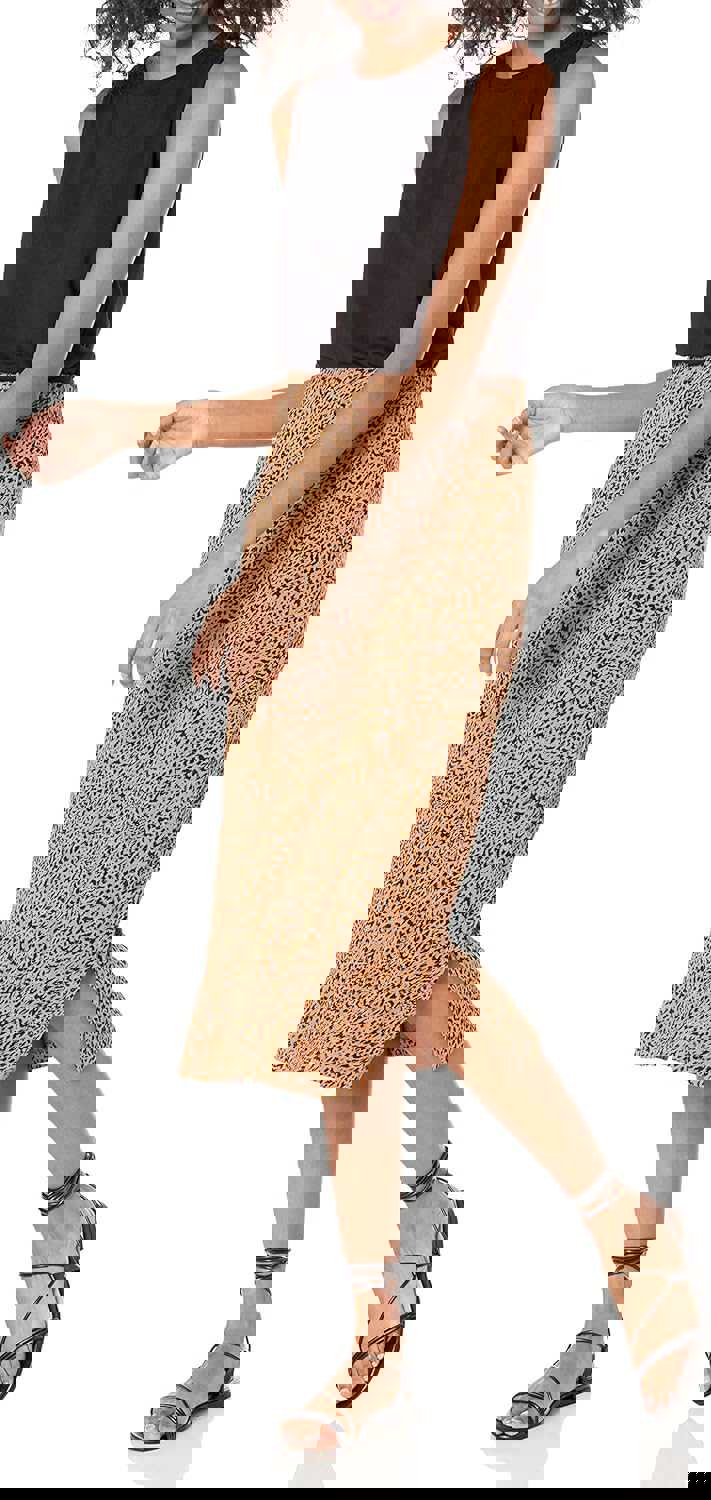 566471