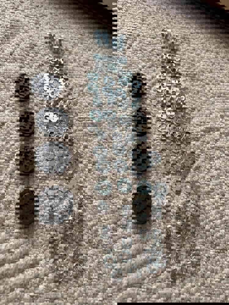 573629