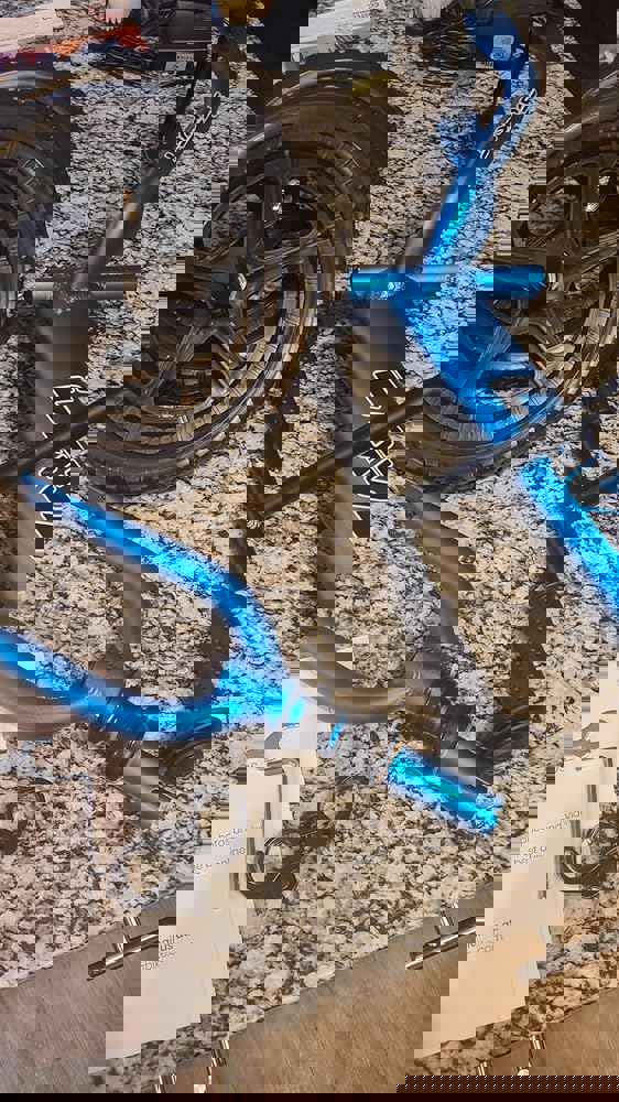 587936