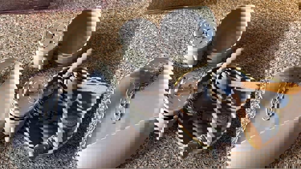 594932