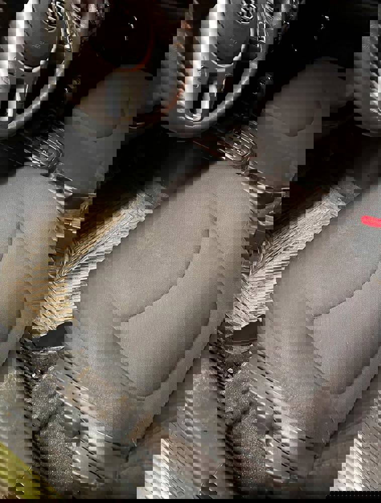 617131