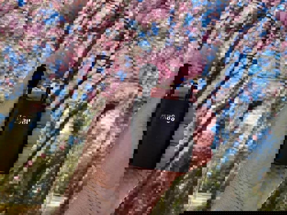 599310
