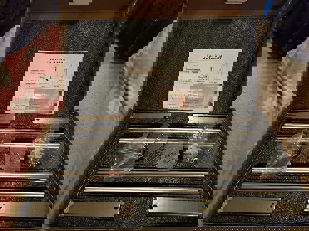 597931