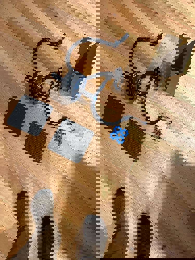596263