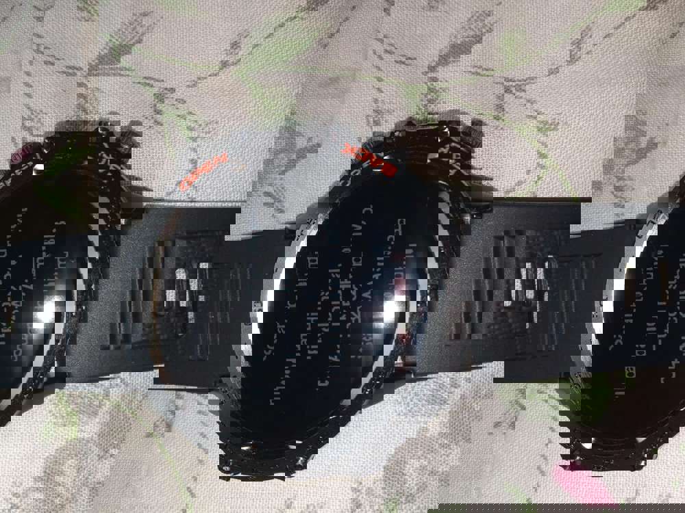 600935